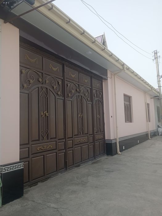 СРОЧНО!! Сайохат уй сотилади 6 сутик 9 хонали и падвали билан