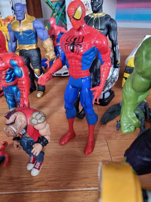 Продам набор игрушек после мальчика