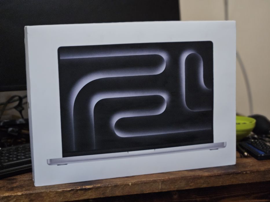 Чисто нов Apple MacBook Pro 16 M5 Max / 18C CPU / 32C GPU / 36GB / 2TB SSD – Запечатан