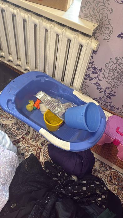 детскую ванночку с подставкой