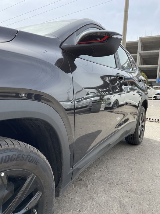 Tracker 2 qora glansiviy parog