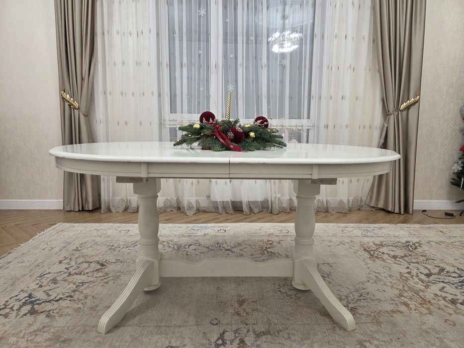 Стол для гостинной и кухни