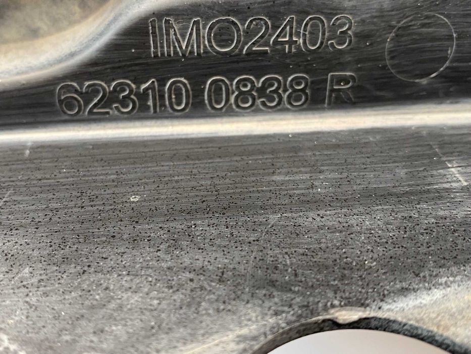 решетка радиаторна Dacia Duster 2013-2018 г. #1047V