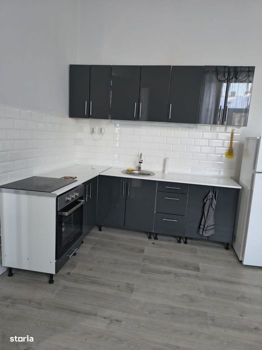 Apartament in zona centrala,finisat (cladire istorica ),mobilat,cu par