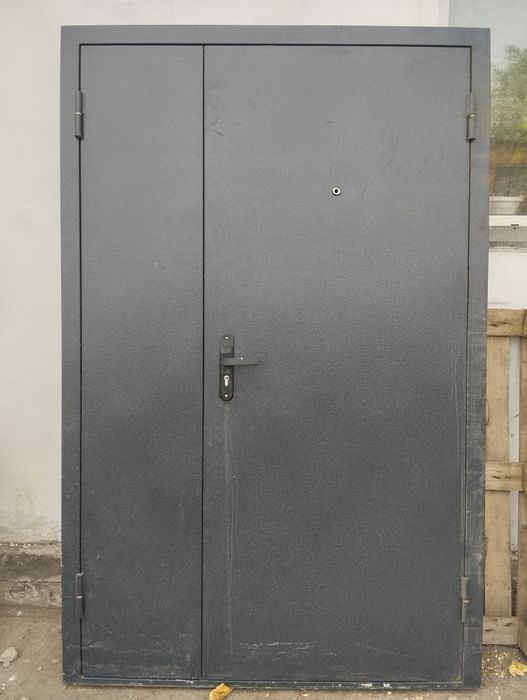 Продам дверь б/у
