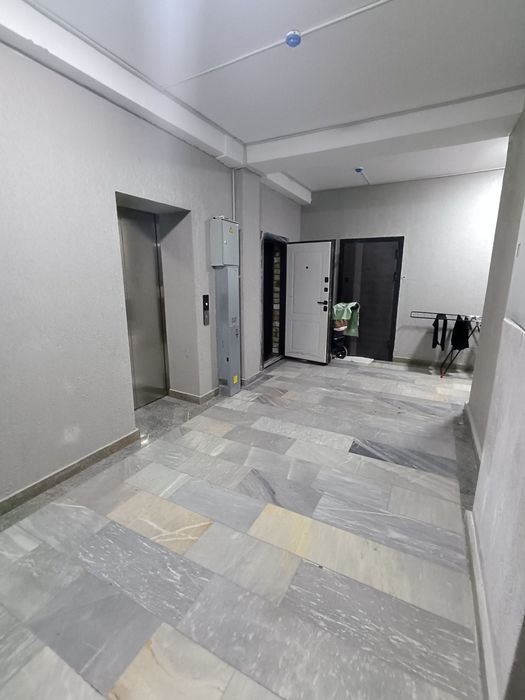 Продаётся 3-комнатная квартира в состоянии каробка, площадь 92 м²