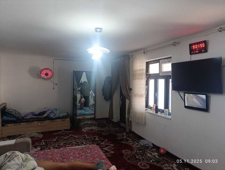 УЙ СОТИЛАДИ 3 соток Ҳамма шароитларига эга 
3 хона