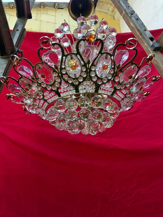 Очень красивая люстра!