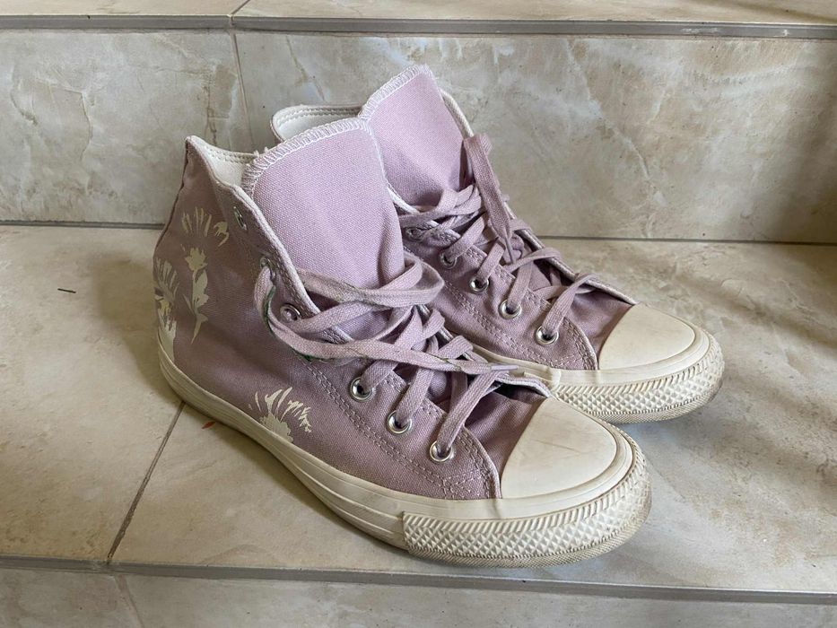 Използвани бледо лилави кецове Converse All Star. Номер 39