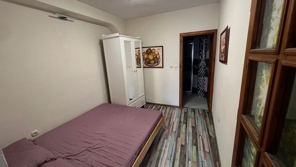 Дава се под наем Къща в Карлово - 70 кв.м за 300 € - Снимка #1