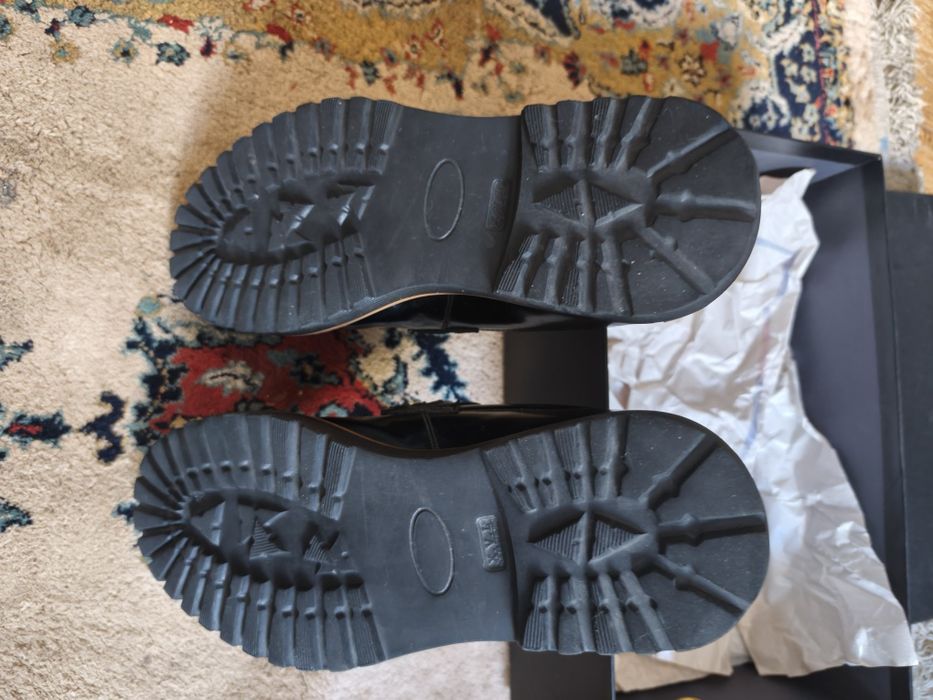 Pantofi noi îl passo