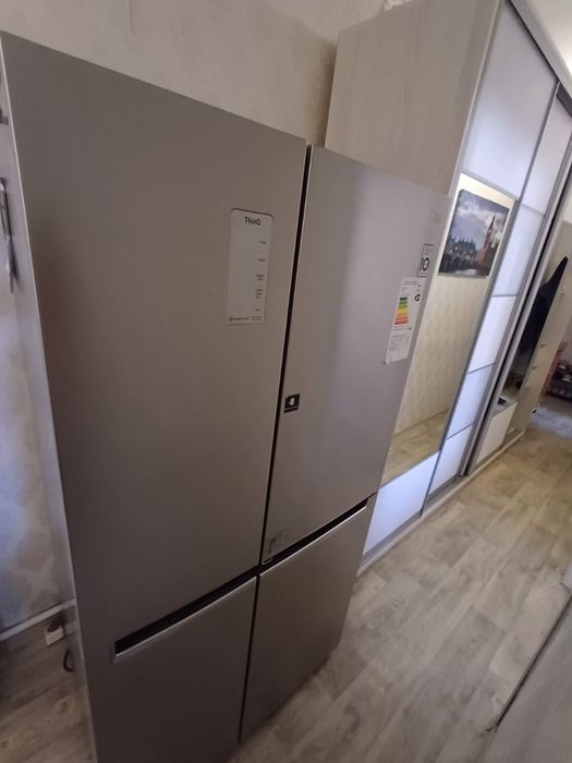 Продам двухдверний холодильник