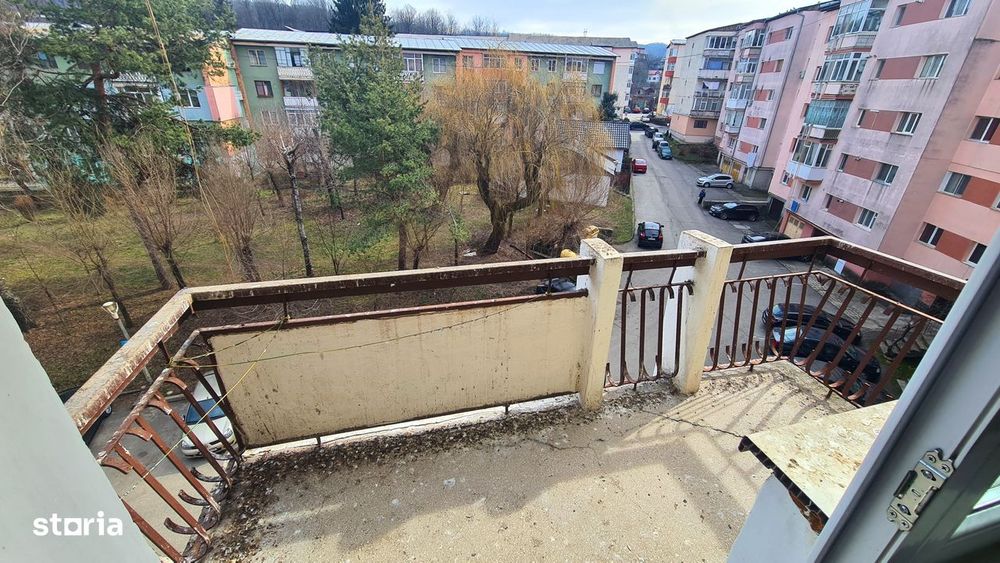 Apartament cu 2 camere de vânzare în Curtea de Argeș.