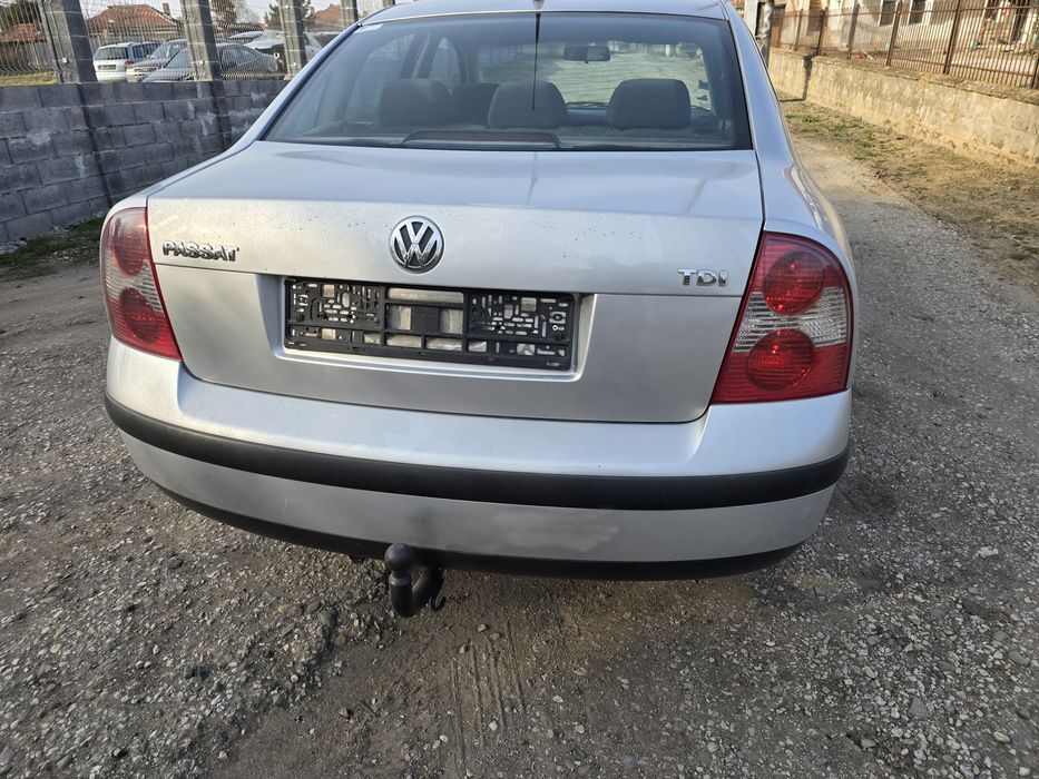 Продавам пасат 5.5 1.9 131кс на части