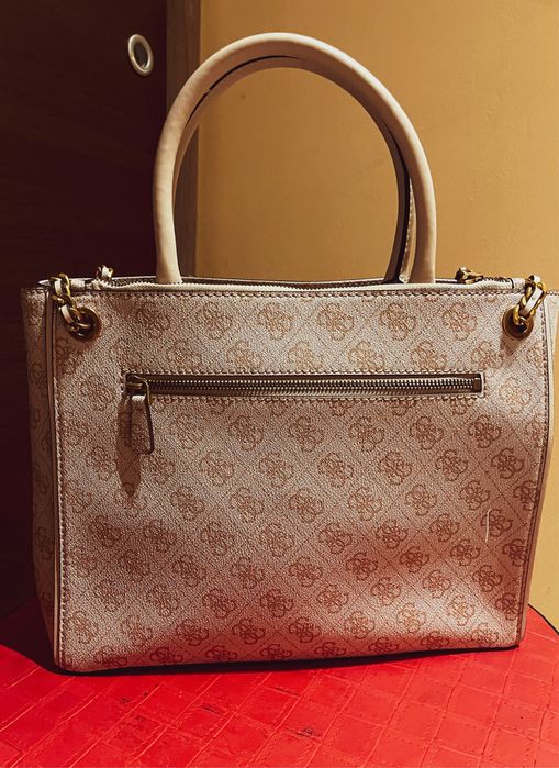 Дамска чанта Guess