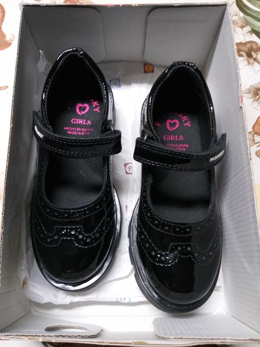 нови сандали  с перли 27 номер