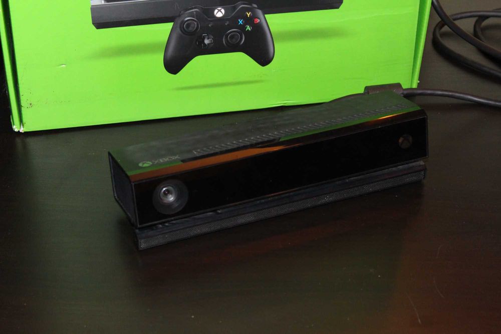 Xbox One + Kinect – 19 jocuri – 3 controllere - Volan Ferrari 458