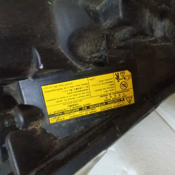 far stanga xenon dreapta subaru outback