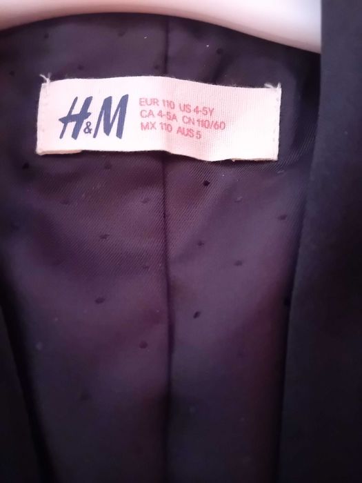 Детско черно сако марка H/M за момче и елек към него.