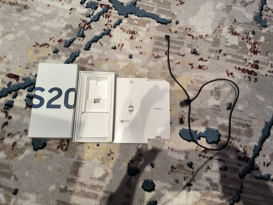 Телефон Samsung S20 Fe
