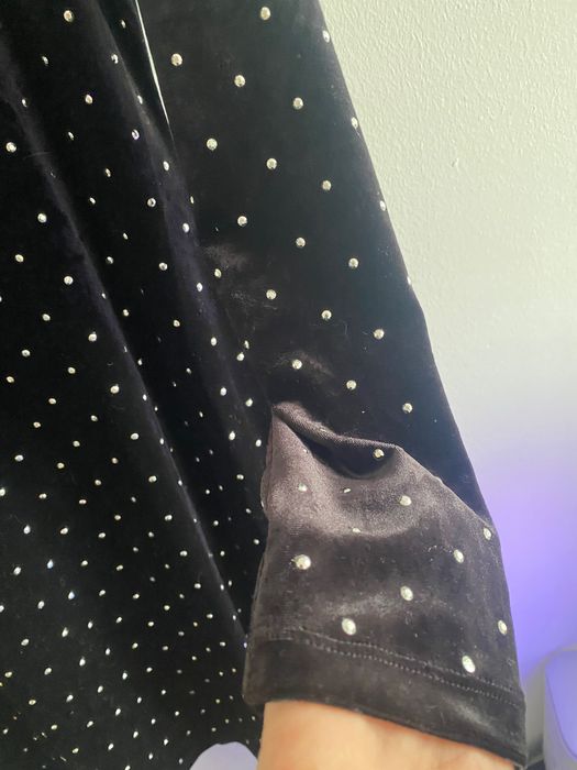 кадифена вечерна рокля с камъни