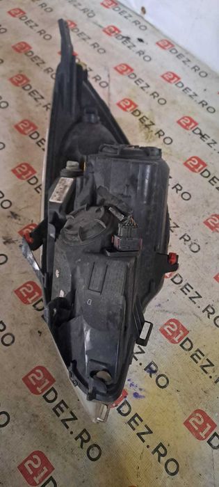 Faruri / Far stanga , far dreapta pentru Opel Meriva B anul 2010 - 2014 , pretul afisat este per bucata