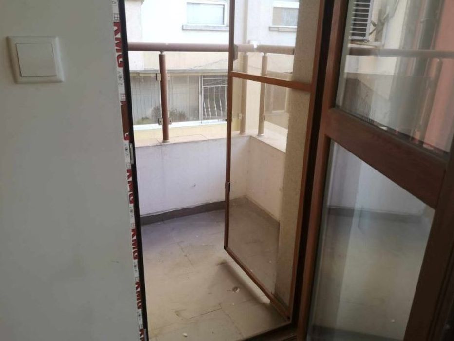 Продава се Едностаен апартамент в Бургас, Възраждане - 50 кв.м за 1800 €/кв.м - Снимка #3