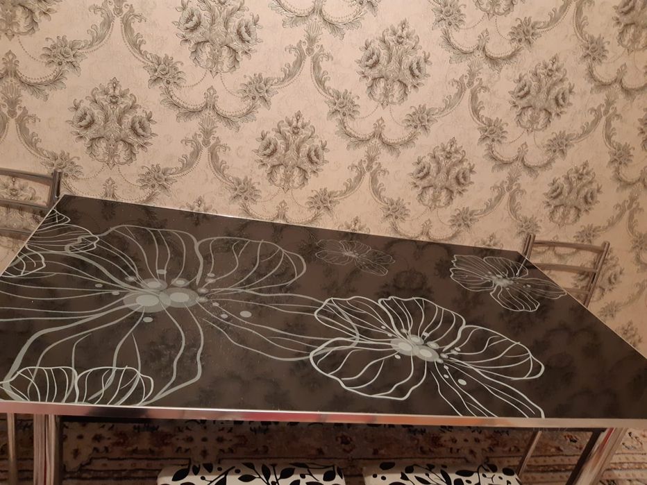 Кухонный стол и стулья