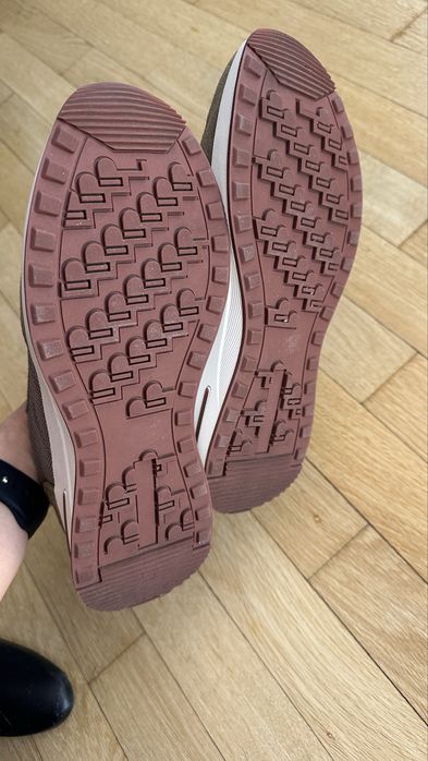 Женскик кроссовки