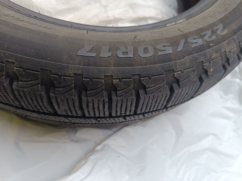 Зимние шины 225/50R17