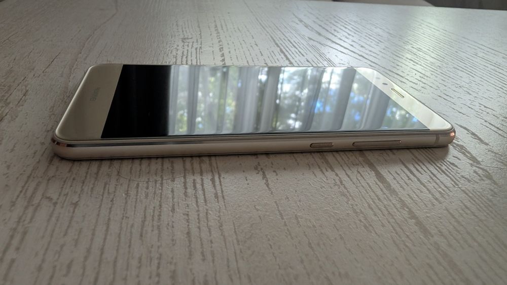 Vând telefon Huawei P10 lite