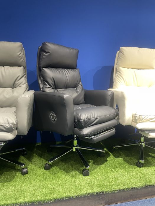 Офисное кресло для руководителя модель Riggs