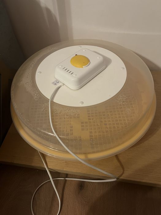 Incubator capacitate 60 de ouă