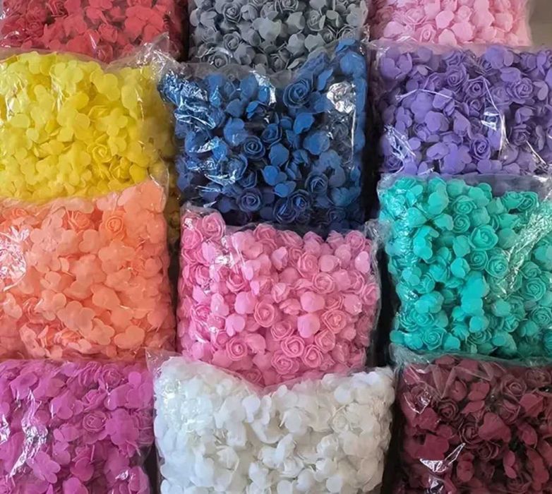 Мечета от рози, и изкустеви рози.