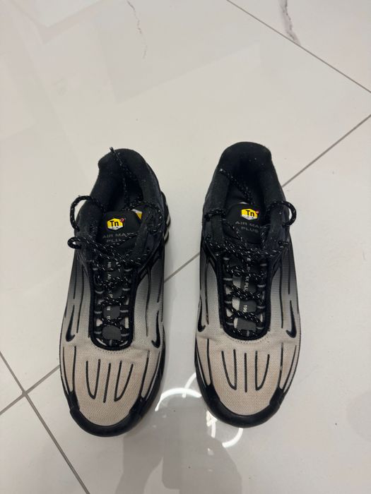 Маратонки Nike, Adidas