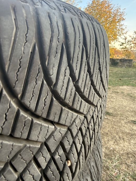 3 броя всесезонни автомобилни гуми 225/50R17