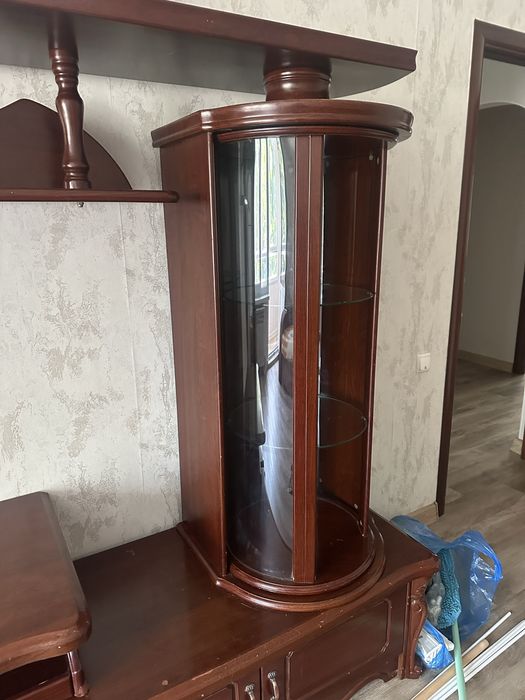 Продам горку в гостинную