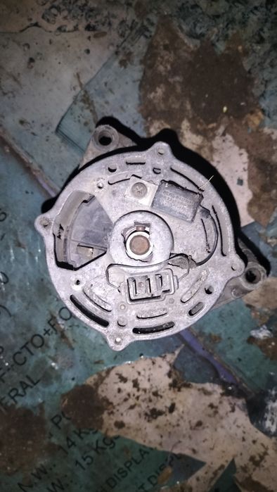 Продается генератор на Мерседес 190