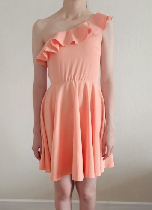 Продам платье персикового цвета