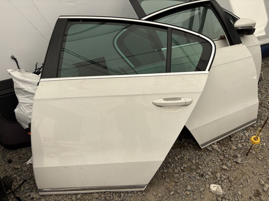 Продавам врати за VW Passat B7 седан