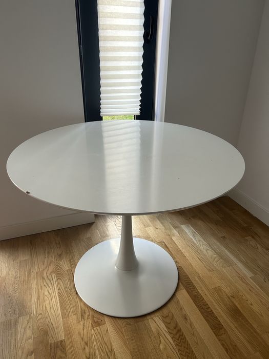 Vand urgent! Masa rotunda, achizitionata de la Jysk, stare buna