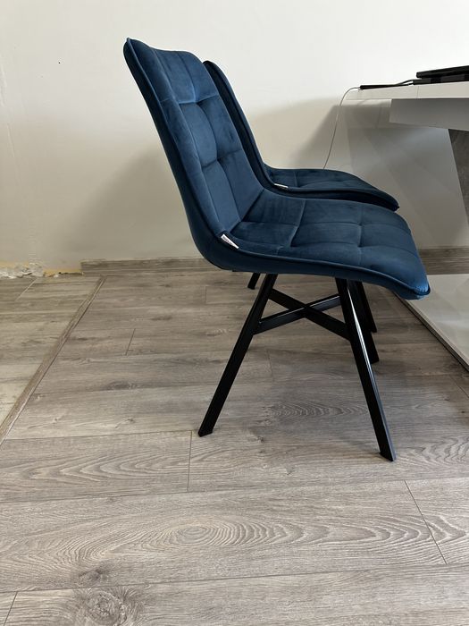 Чисто нови трапезни столове