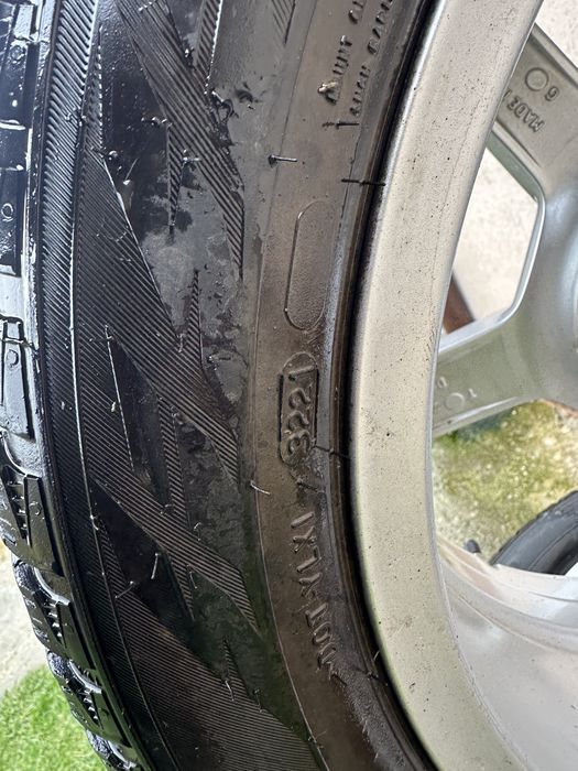 Jante orginale Mercedes cu anvelope de iarna 205/55R17 Nokian