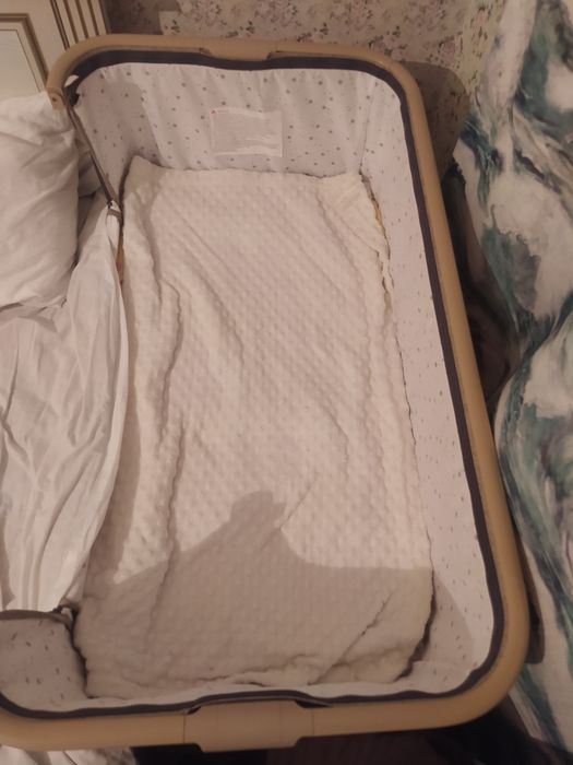 Детская манежка на колесиках и без