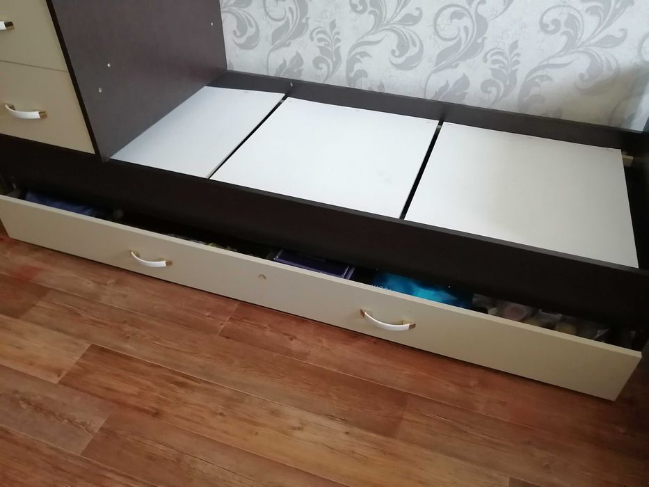 Кровать детская с тумбочкой