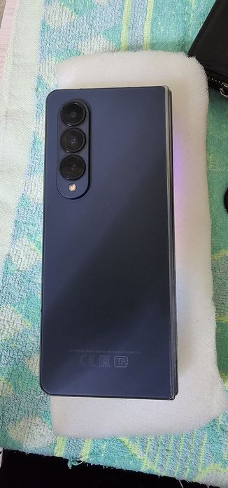 Смартфон Самсунг z fold4