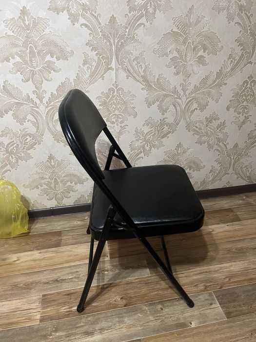 Куханный стул в отличном состояний