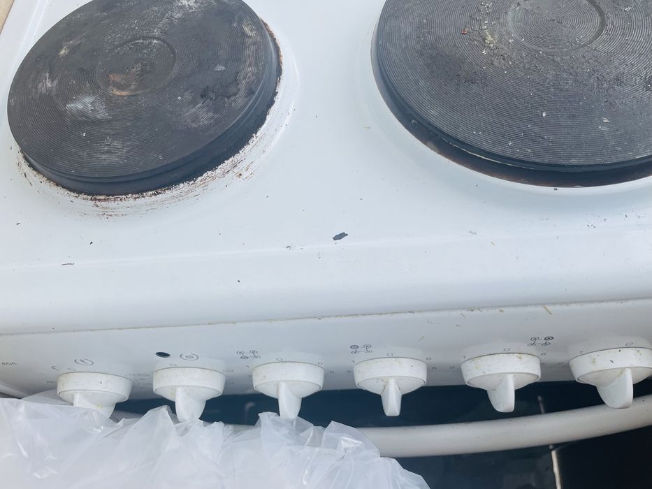 Электроплита бу из четырех только два блина рабочие остальные заменить