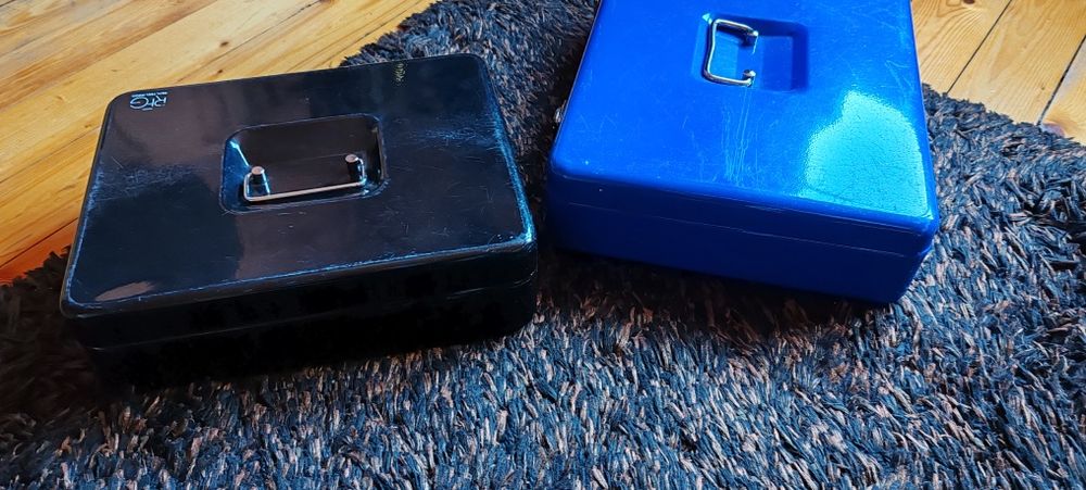 Метални кутии два броя