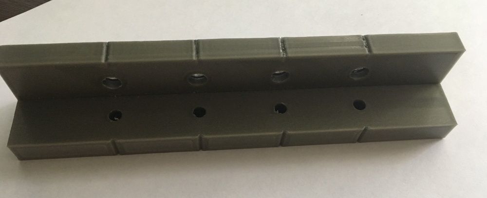 Sablon mobila plastic dur forma L ericsoane gauri 5/7mm v.2